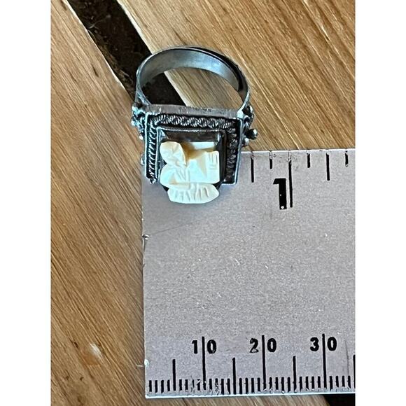 Vintage Metal Stone? Women's Ring. Chinese? Has great detail. - Picture 7 of 8